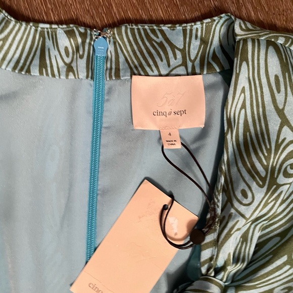 Gorgeous feminine cinq a sept
MARICE DRESS
CELESTE MULTI 
Size 4 - Picture 8 of 15